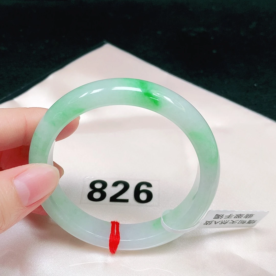 翡翠手镯未镶嵌翡翠手镯未镶嵌