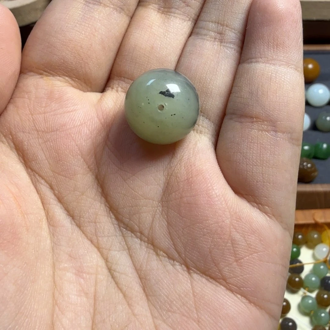 和田玉（糖玉）未镶嵌颈饰?****?卡16单珠