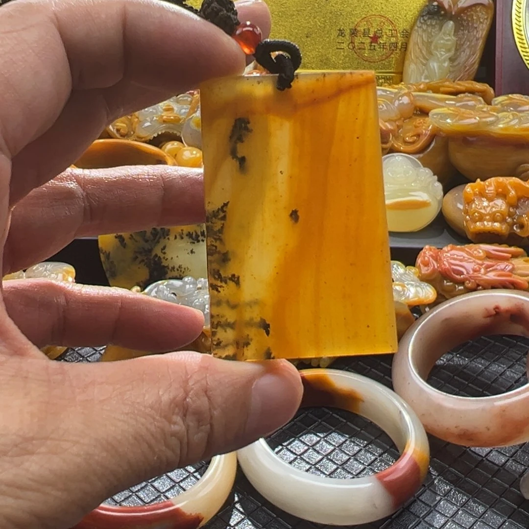 石英质玉未镶嵌颈饰
