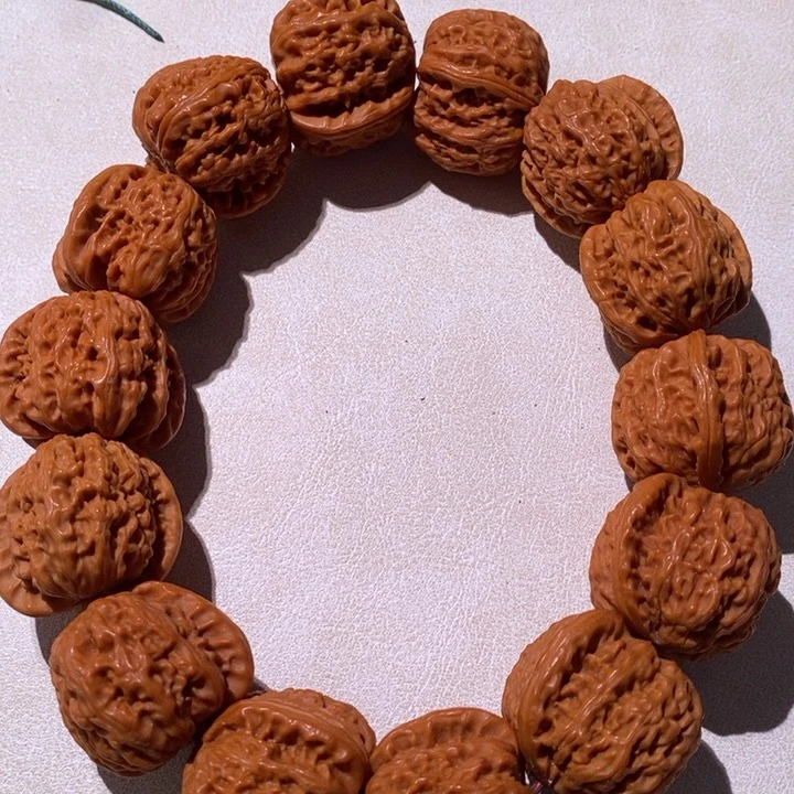 手串文玩核桃…………3