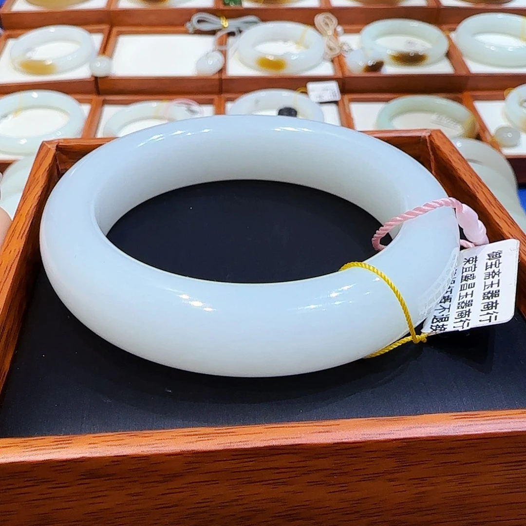 和田玉手镯未镶嵌我*