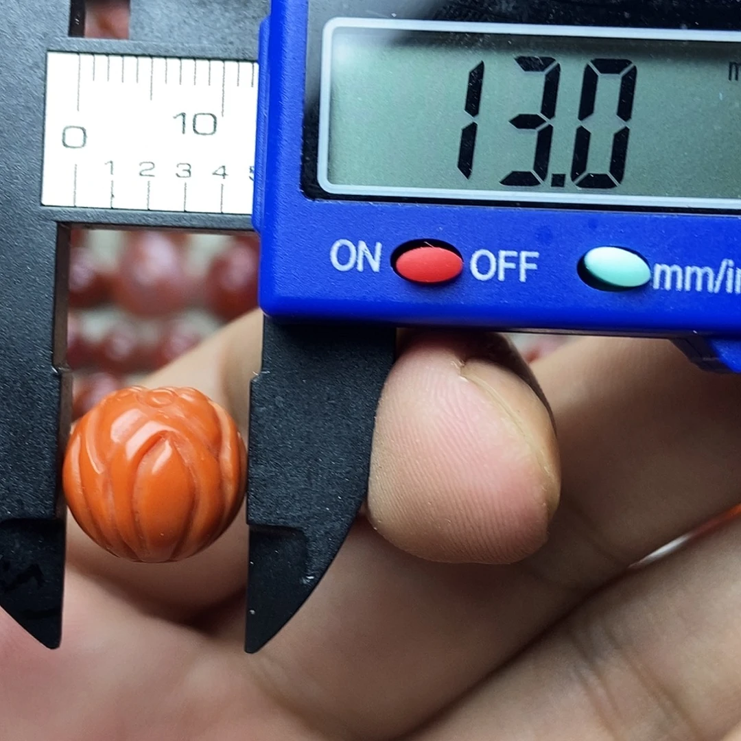 南红玛瑙未镶嵌配饰有瑕疵