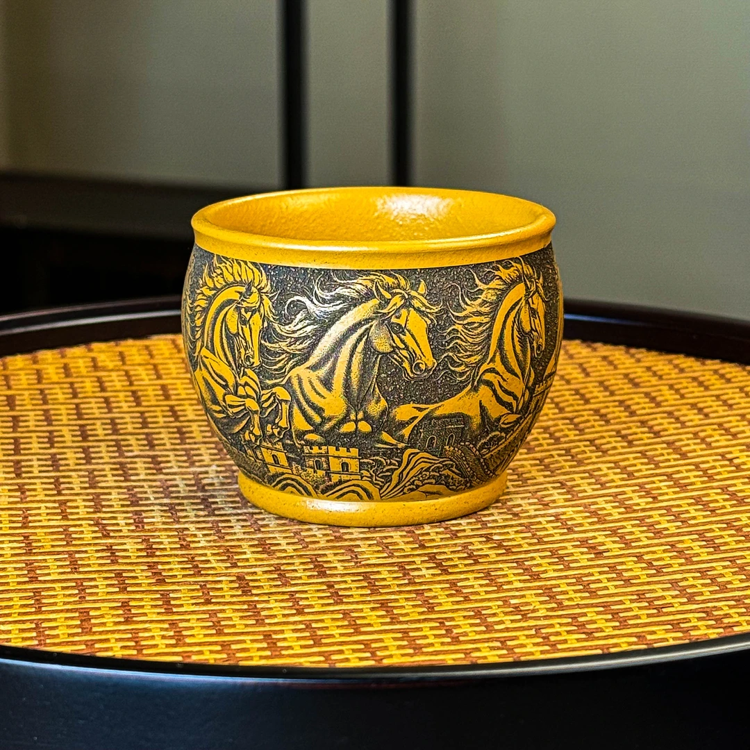 宜兴全手工紫砂茶具 原矿朱泥泥料刻绘粉浆八骏图主人杯品茗杯