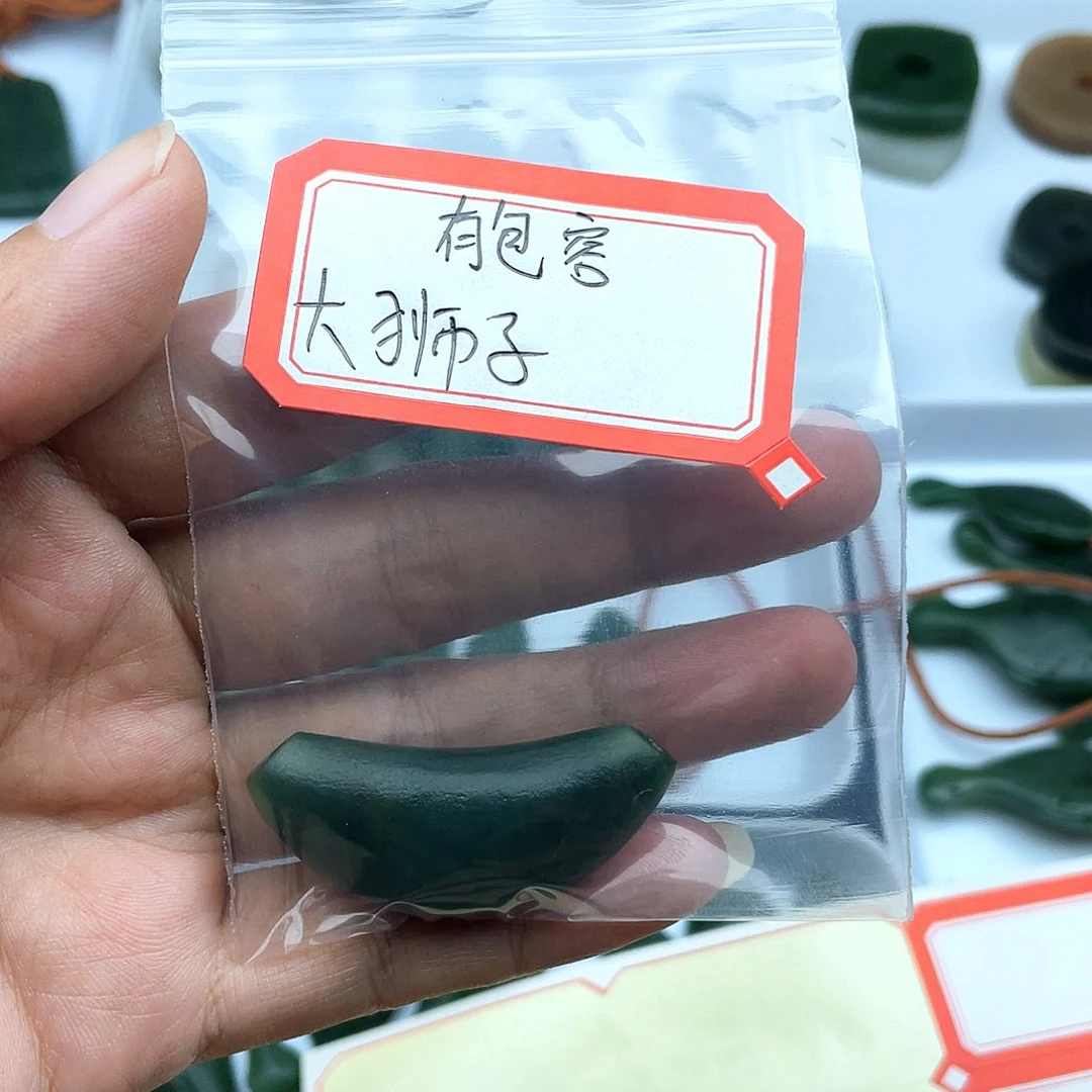 颈饰未镶嵌和田玉（糖玉）大**?