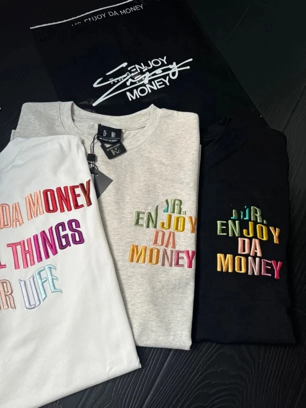 M家背后彩虹刺绣短袖T恤