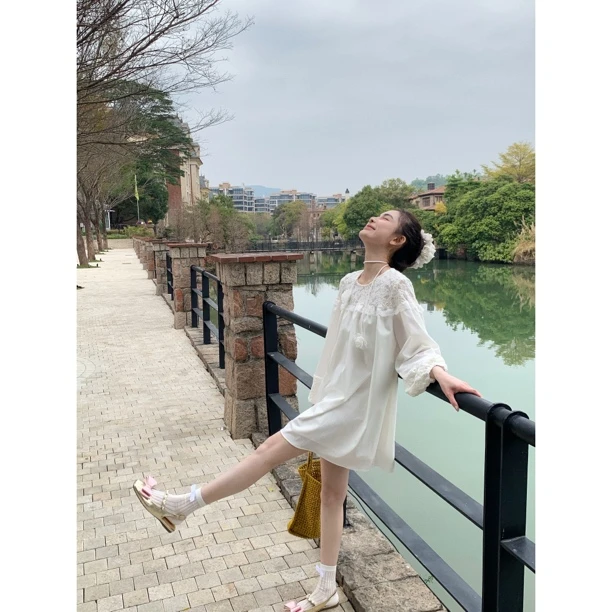 赵小小【少女与诗】浪漫蕾丝边拼接圆领灯笼袖短款连衣裙长袖25632