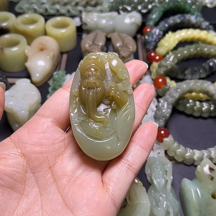 彬***礼和田玉未镶嵌挂件