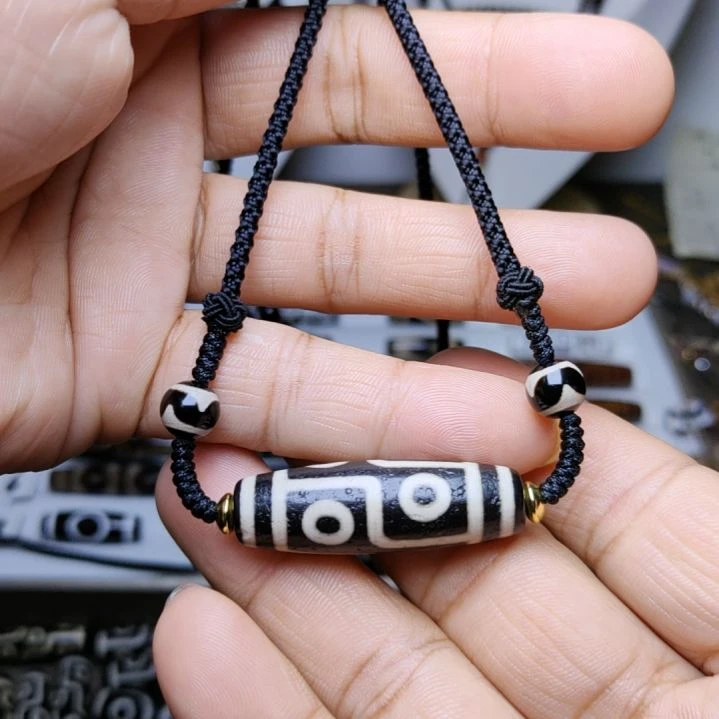 玛瑙/玉髓颈饰未镶嵌?**谓