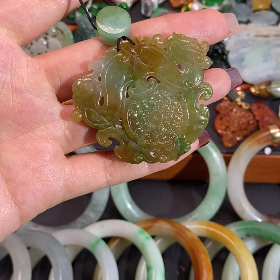 翡翠颈饰未镶嵌腾冲老料黄加绿龙凤仿古牌