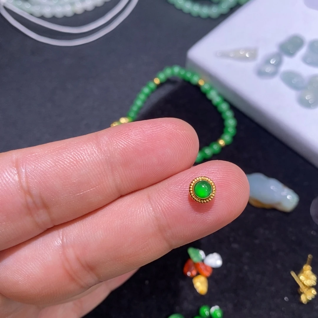 翡翠18K金镶嵌吊坠(不含链)阳绿蛋面小滴溜