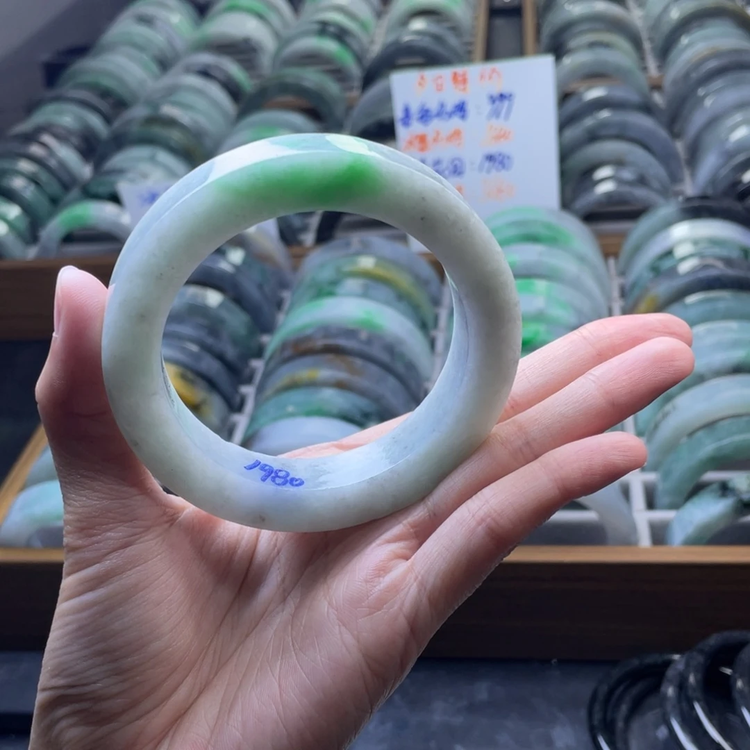 定制翡翠未镶嵌翡翠手镯