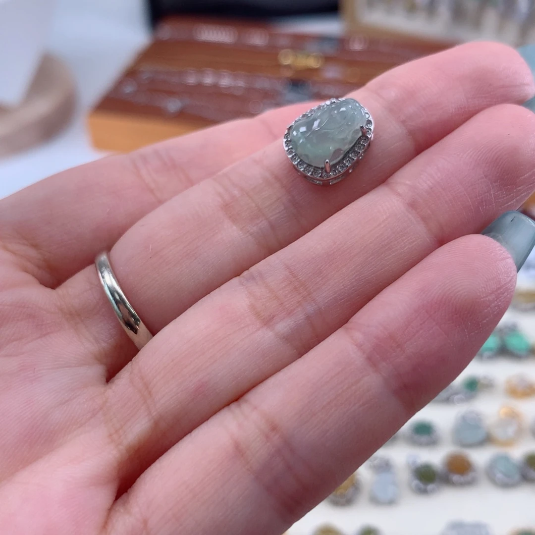 翡翠银S925镶嵌颈饰貔貅路路通