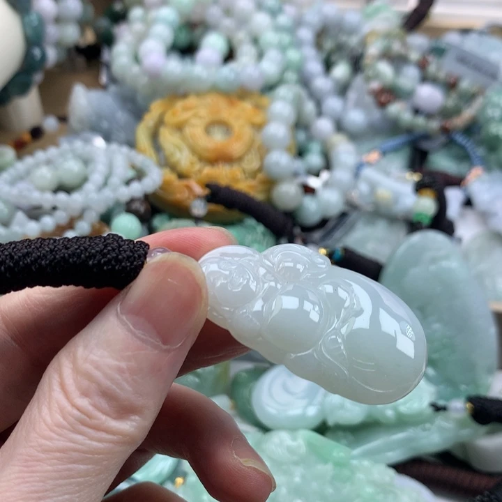 翡翠未镶嵌颈饰吊坠