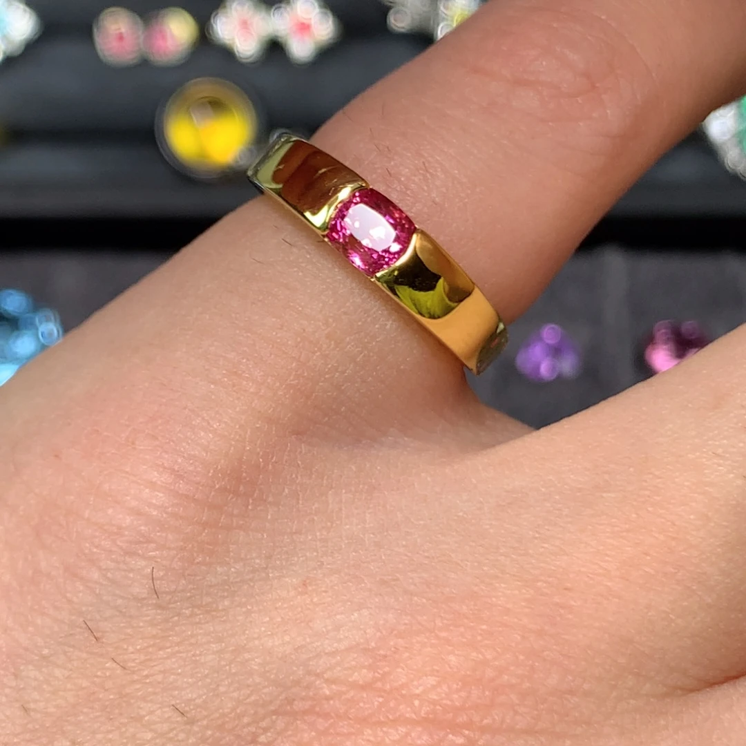 尖晶石戒指14K金镶嵌70分缅甸热粉尖晶戒指