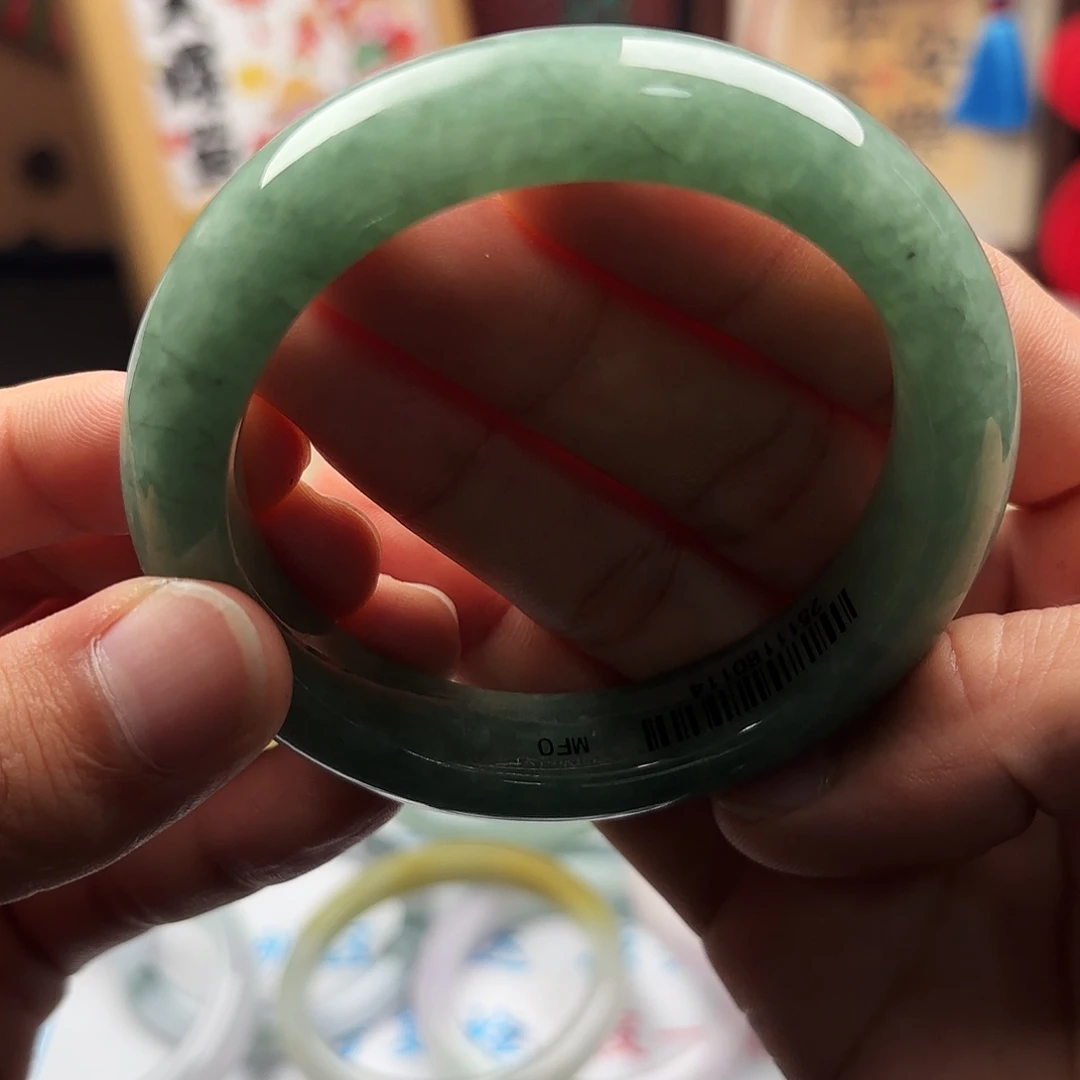 翡翠未镶嵌手镯5960拍8单 72