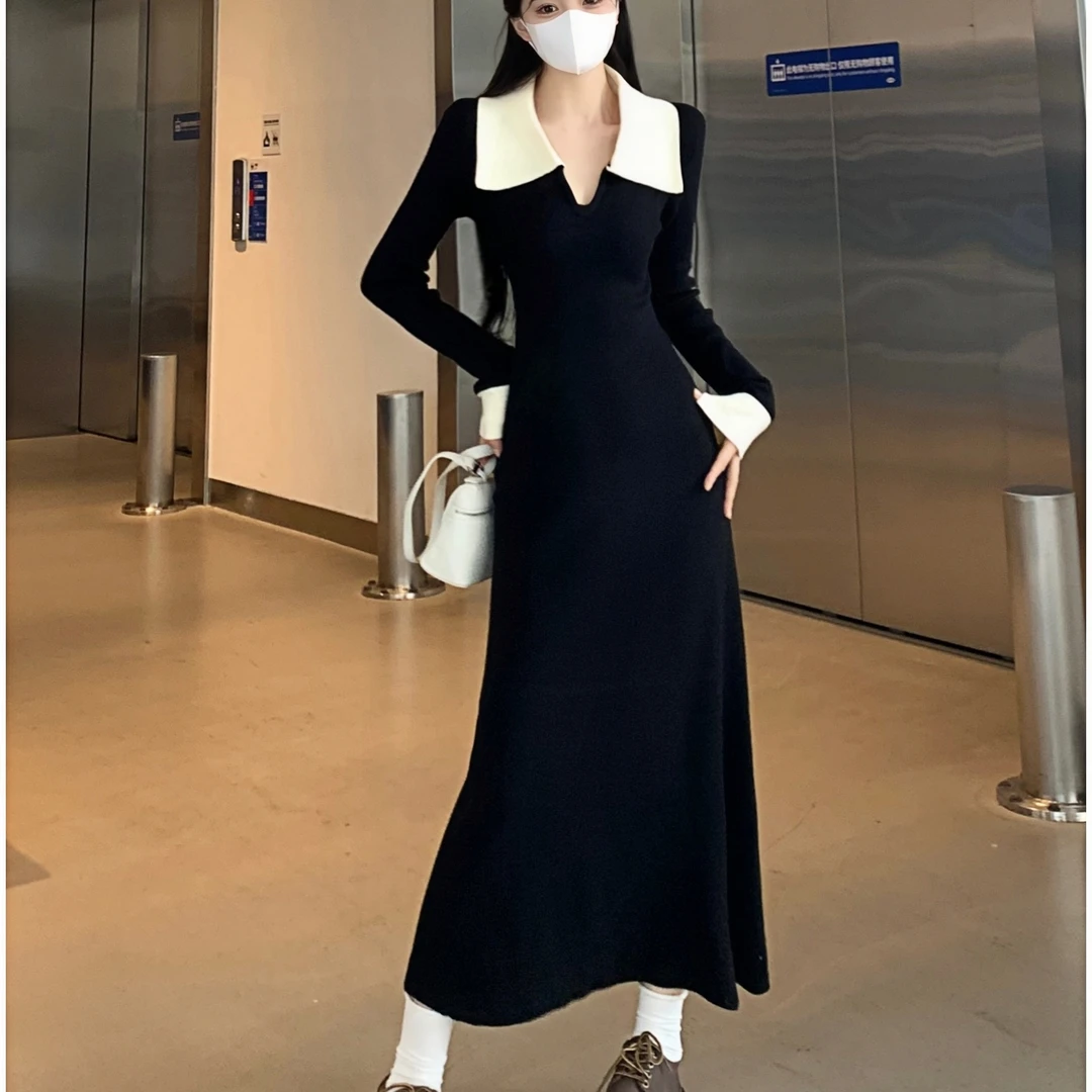 大码撞色翻领针织连衣裙女秋季2025新款梨型身材胖MM显瘦毛衣裙子