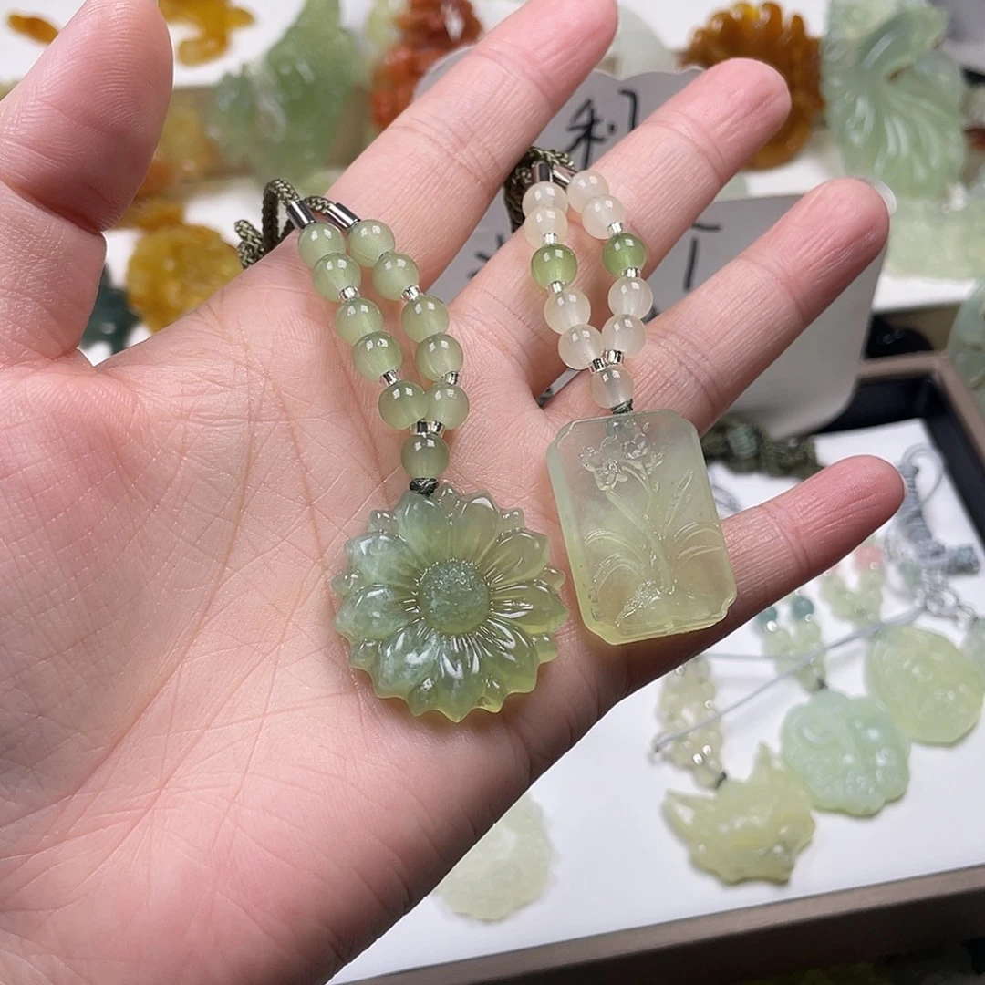 蛇纹石玉未镶嵌颈饰