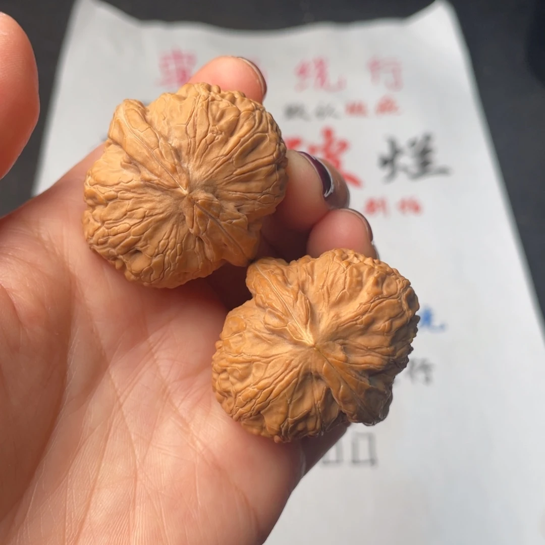 文玩核桃把件304。40元宝有黄