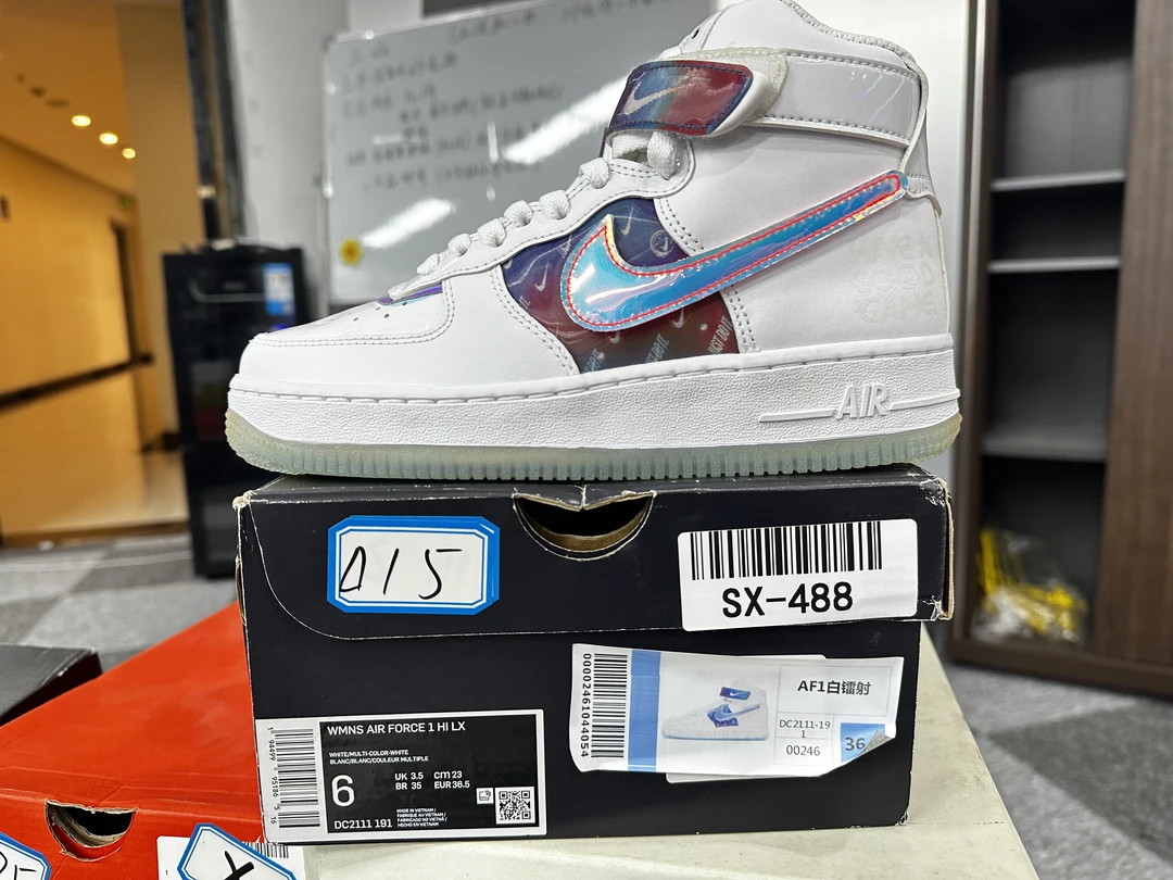 Nike  AF1镭射 全新原盒  36.5码  11月19  白15