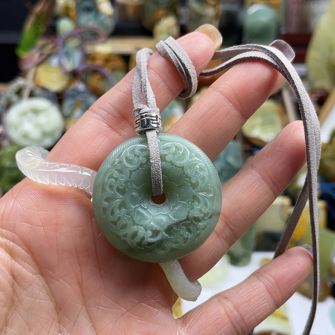 岫玉颈饰未镶嵌岫玉花扣子