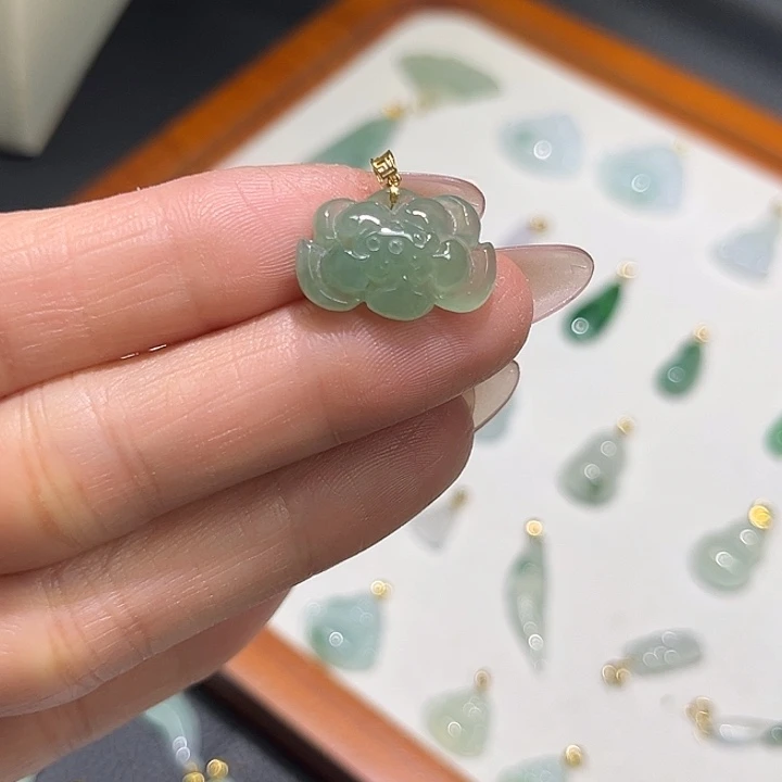 翡翠18K金镶嵌颈饰