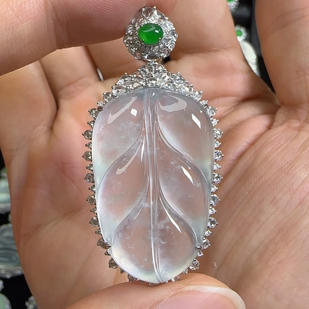 颈饰18K金镶嵌翡翠天然翡翠