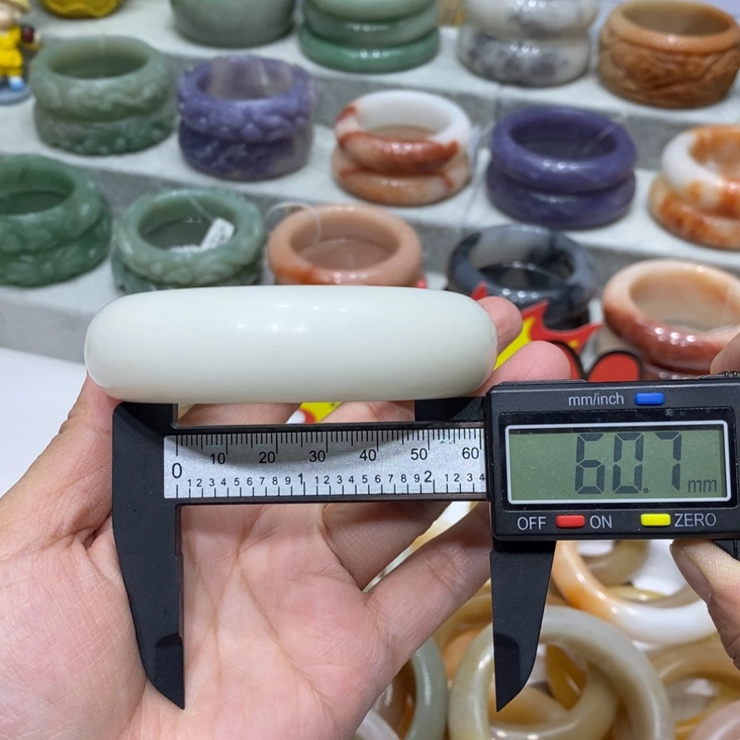 石英岩玉未镶嵌手镯