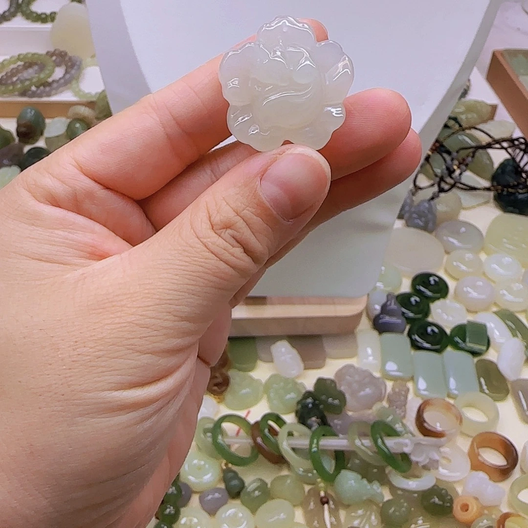 就***了和田玉未镶嵌吊坠(赠链)