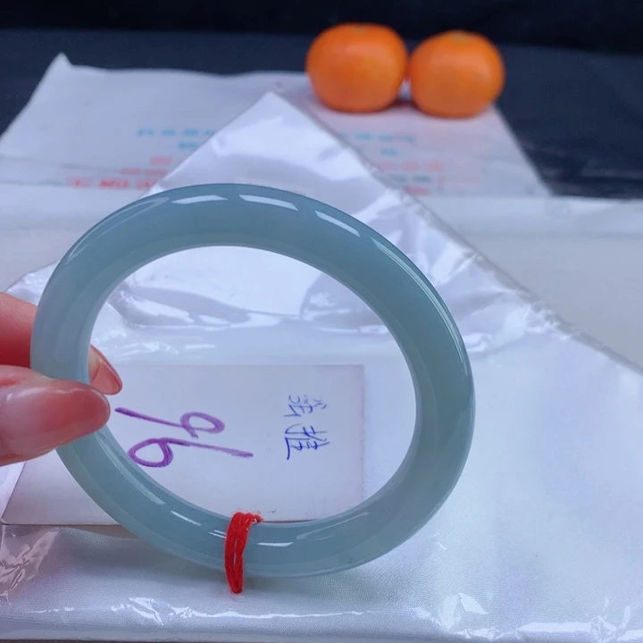 翡翠手镯（圆镯）未镶嵌55565656