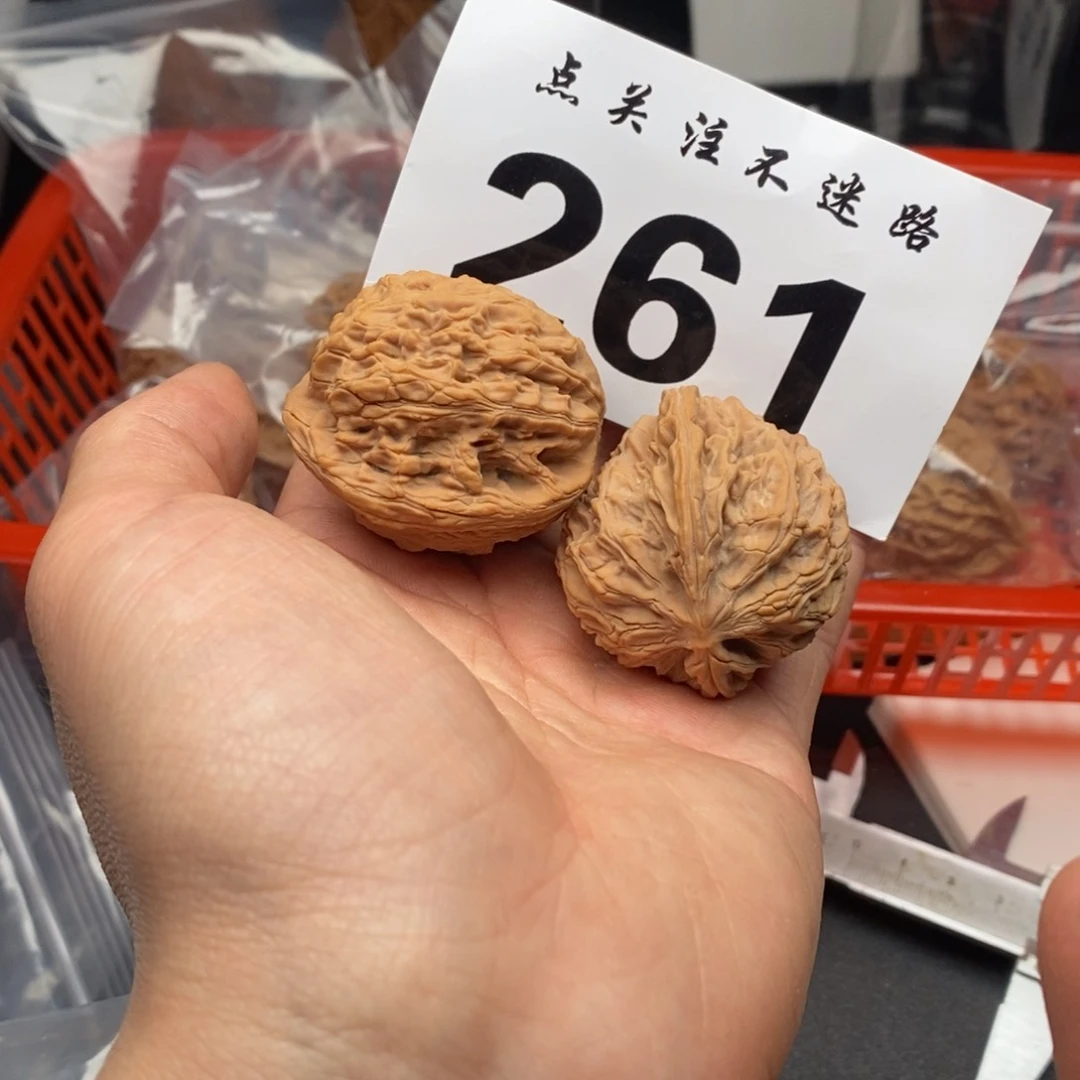 文玩核桃吊坠40鸭蛋虎头