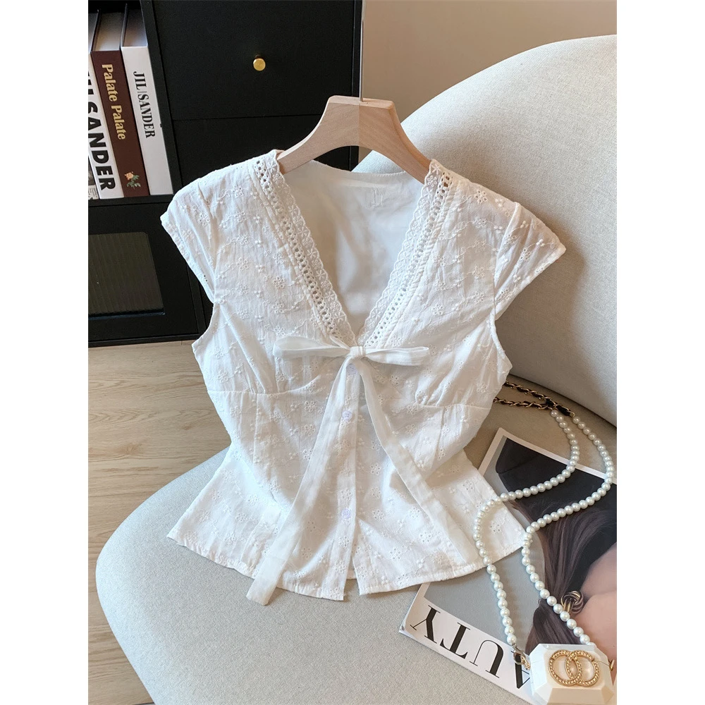 法式蕾丝刺绣镂空无袖背心T恤女2025年夏季气质蝴蝶结飞飞袖上衣