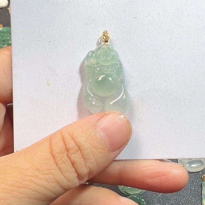 翡翠18K金镶嵌颈饰布袋佛