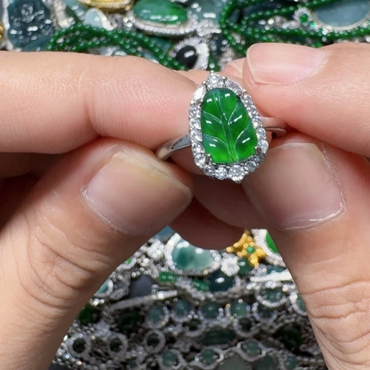 翡翠未镶嵌颈饰天然A货翡翠放漏