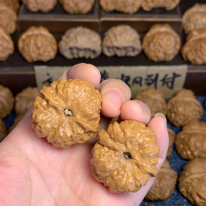 桃核吊坠石****?蛤蟆核桃