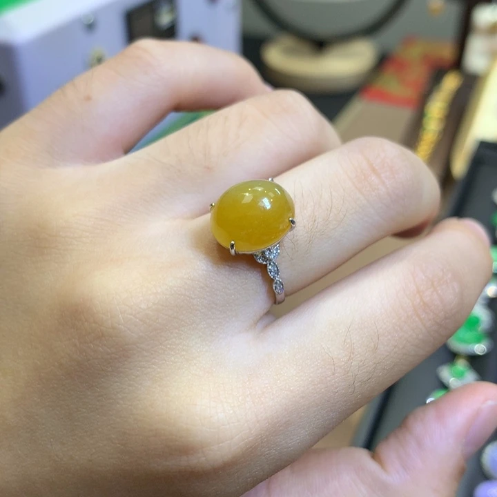 翡翠18K金镶嵌颈饰翡翠