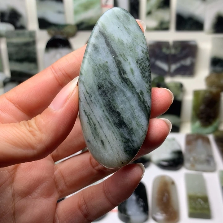 独山玉未镶嵌颈饰