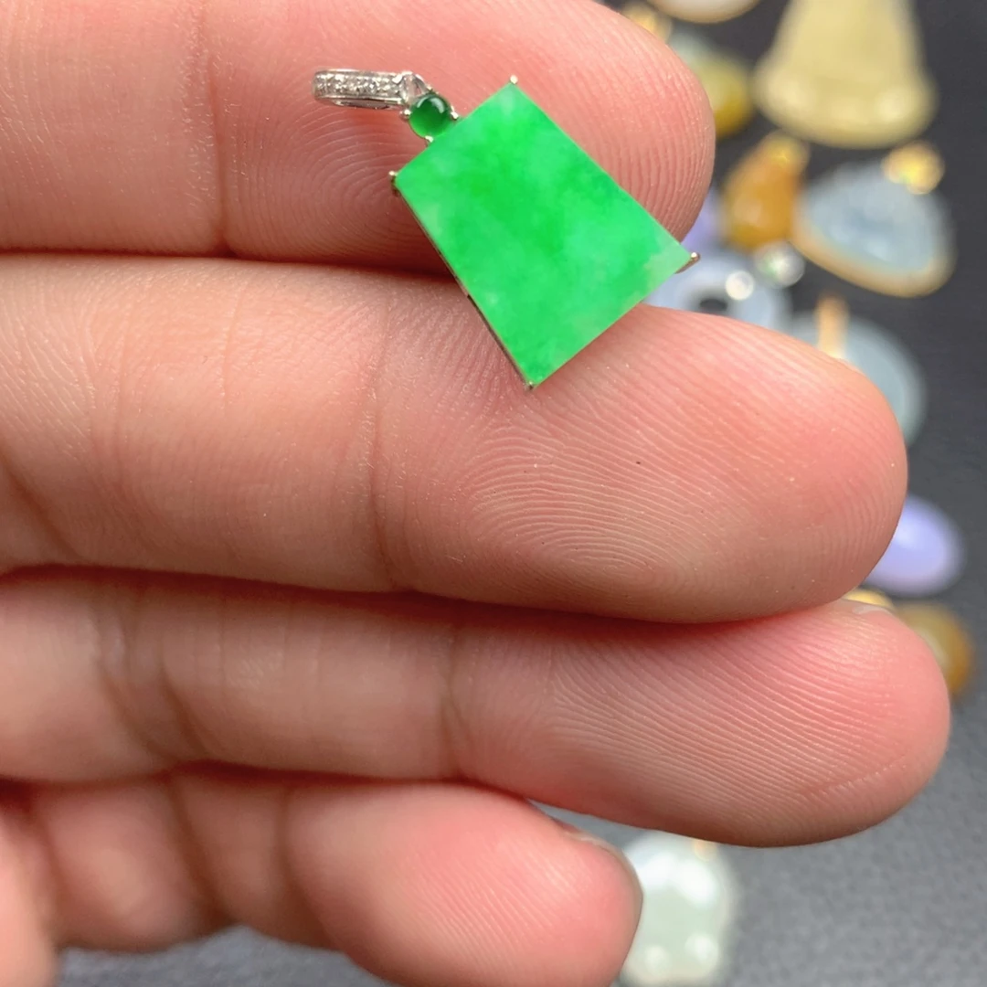 【闪购商品】颈饰18K金镶嵌翡翠翡翠