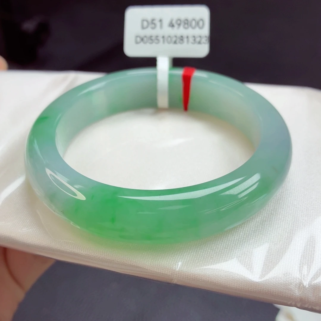 翡翠未镶嵌手镯52号细腻胶润绿底化开99