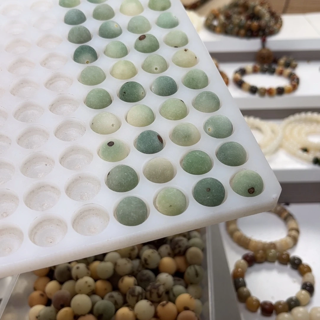 平***生吊坠白玉菩提奶绿原子50颗