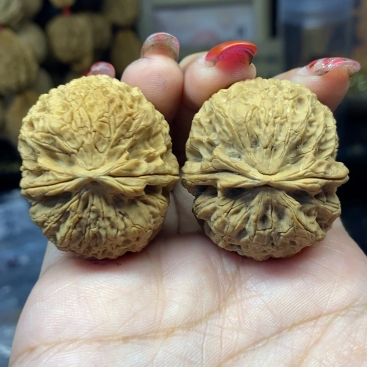 吊坠文玩核桃60珊瑚绣球