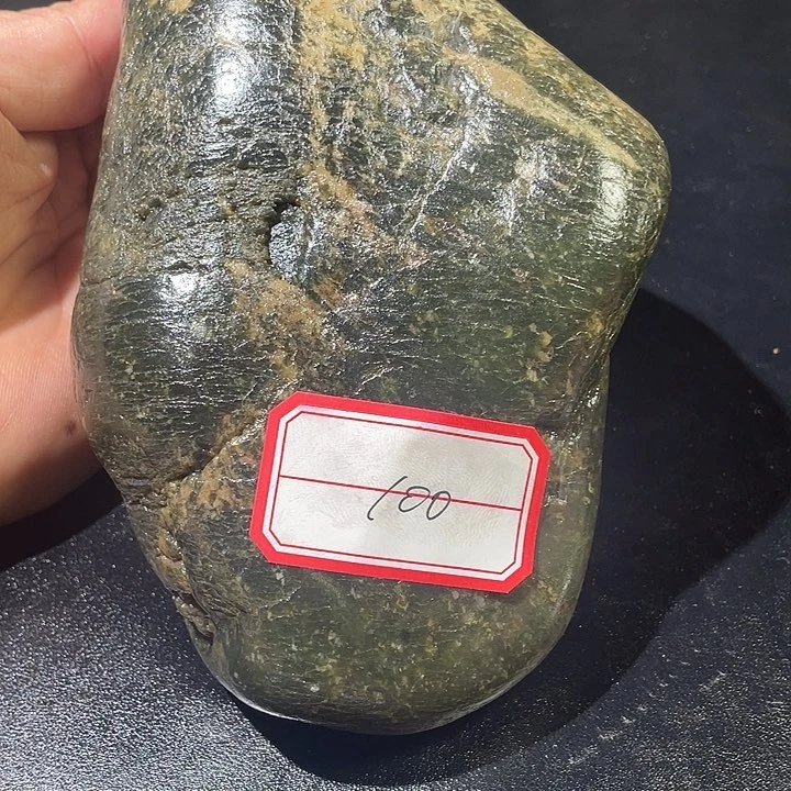 和田玉未镶嵌颈饰100