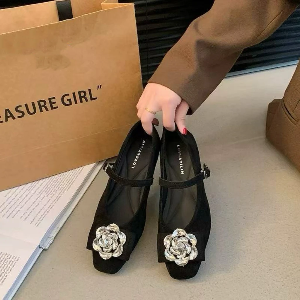 春季韩版法式仙女风花朵水钻浅口女鞋（偏大一码）百搭夏季粗跟