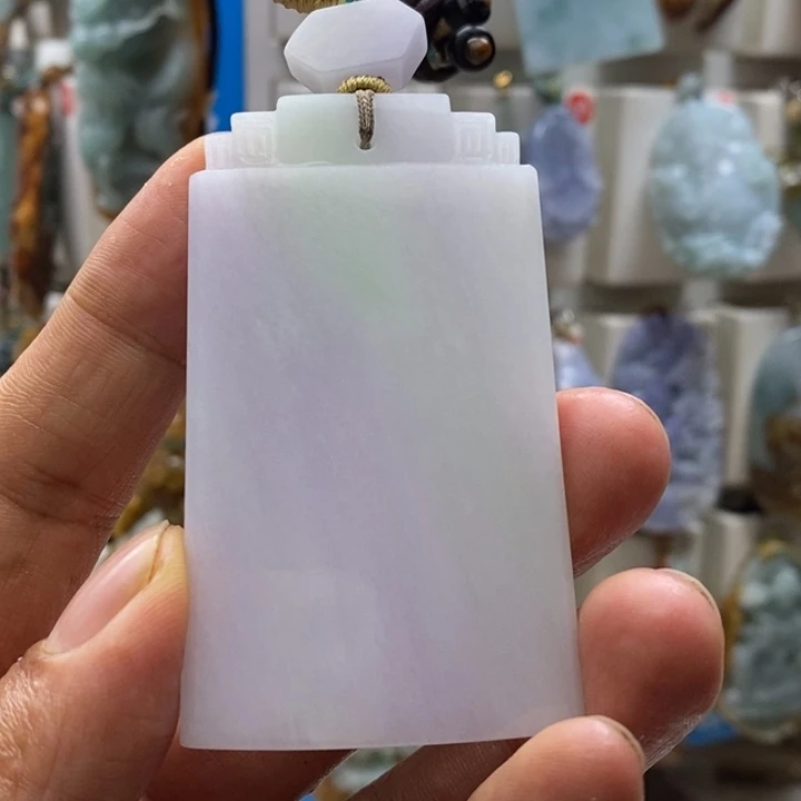 衛***颈饰未镶嵌翡翠平安