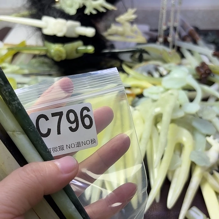 厉***白合金蛇纹石玉发饰