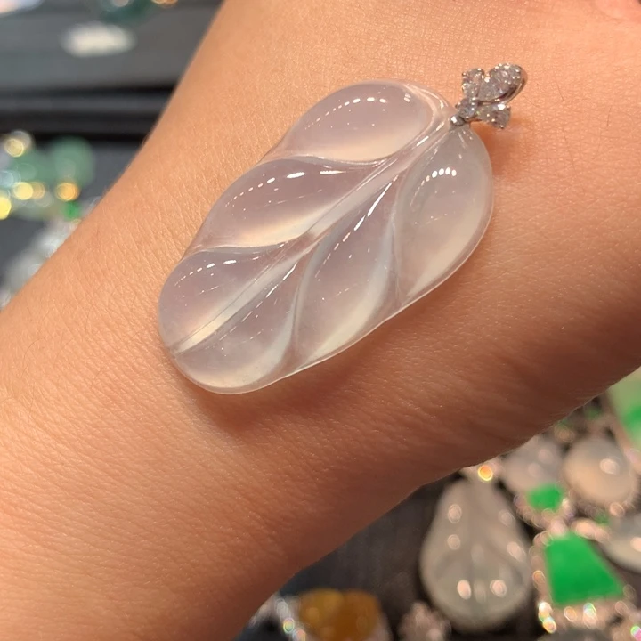 【闪购商品】颈饰18K金镶嵌翡翠翡翠