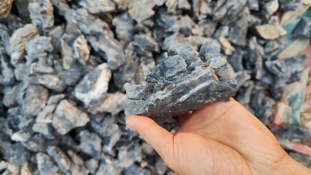 精品小青龙石-15公分以内一吨精选