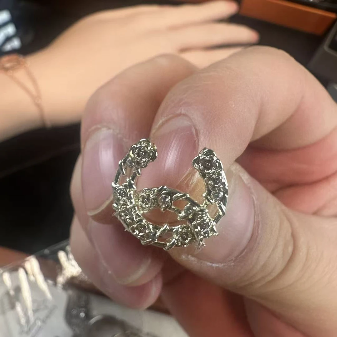 钛钢耳饰 字母c耳钉