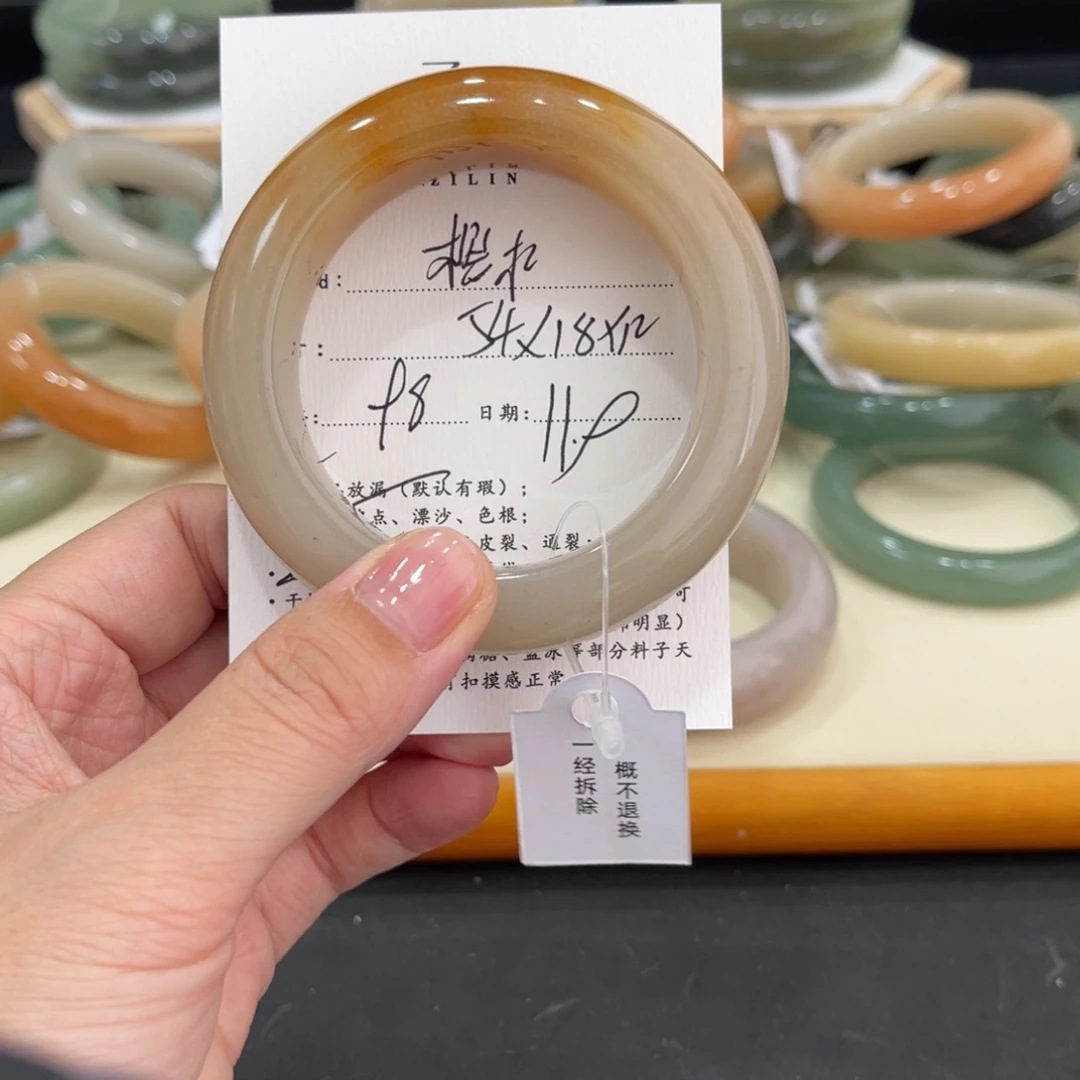 未镶嵌手镯石英质玉?