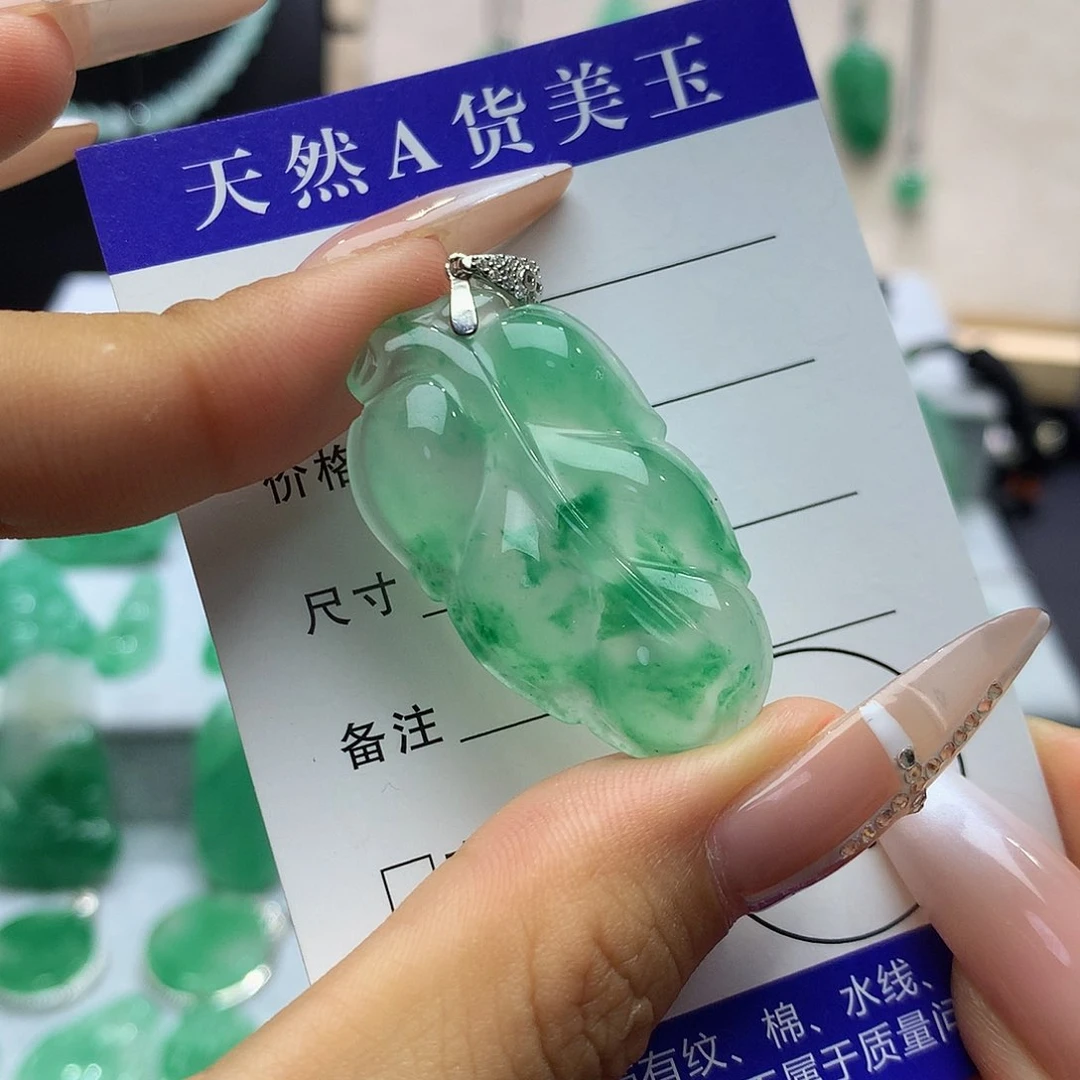 石英质玉（非洲翠）未镶嵌颈饰