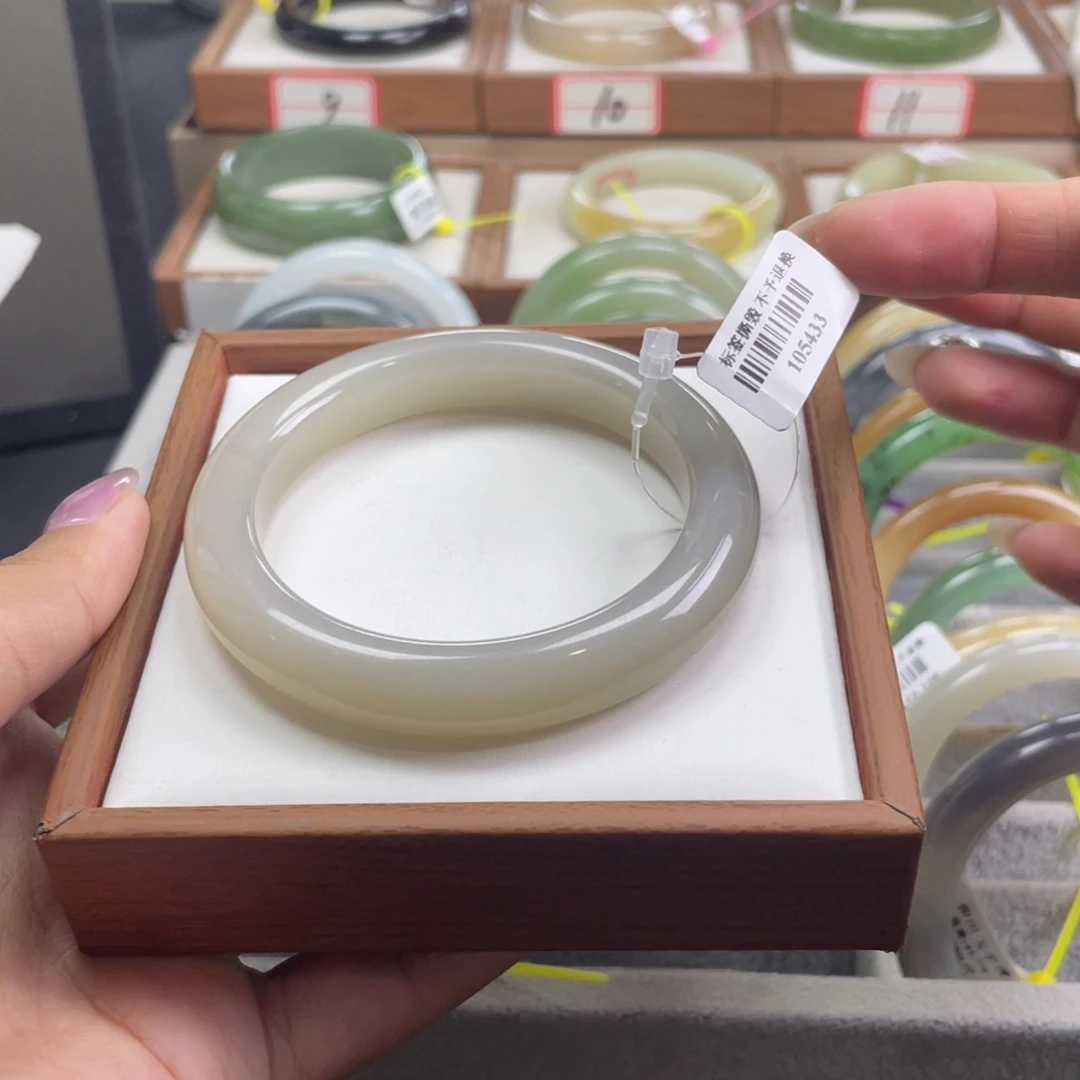 【闪购商品】和田玉手镯未镶嵌3